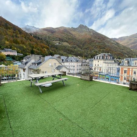 Place de la mairie T2 type loft 70m2 terrasse 35m2 Cauterets Extérieur photo