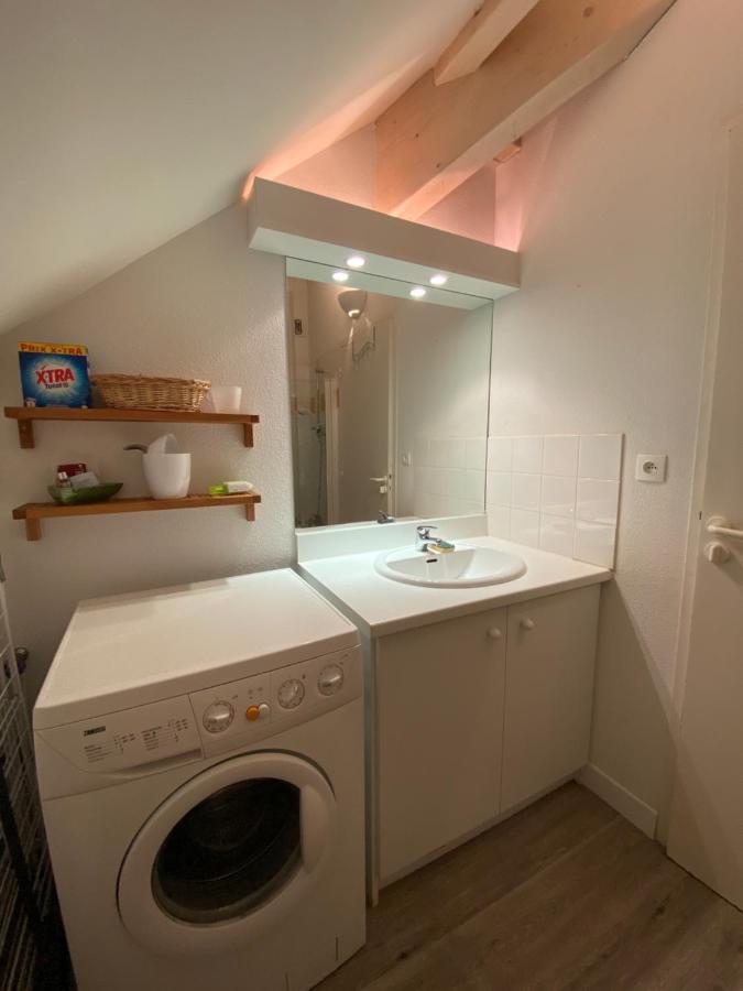 Place de la mairie T2 type loft 70m2 terrasse 35m2 Cauterets Extérieur photo
