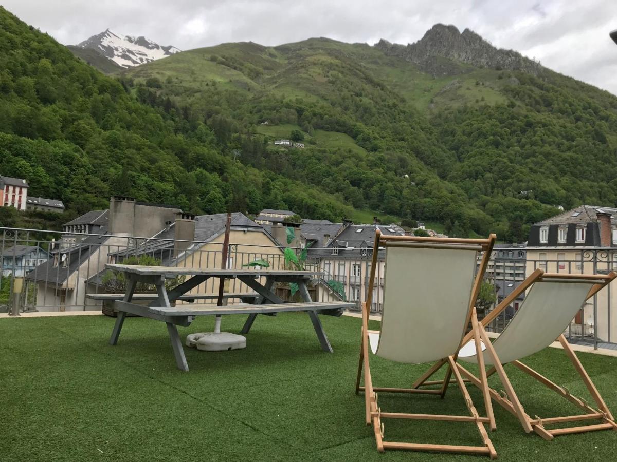 Place de la mairie T2 type loft 70m2 terrasse 35m2 Cauterets Extérieur photo