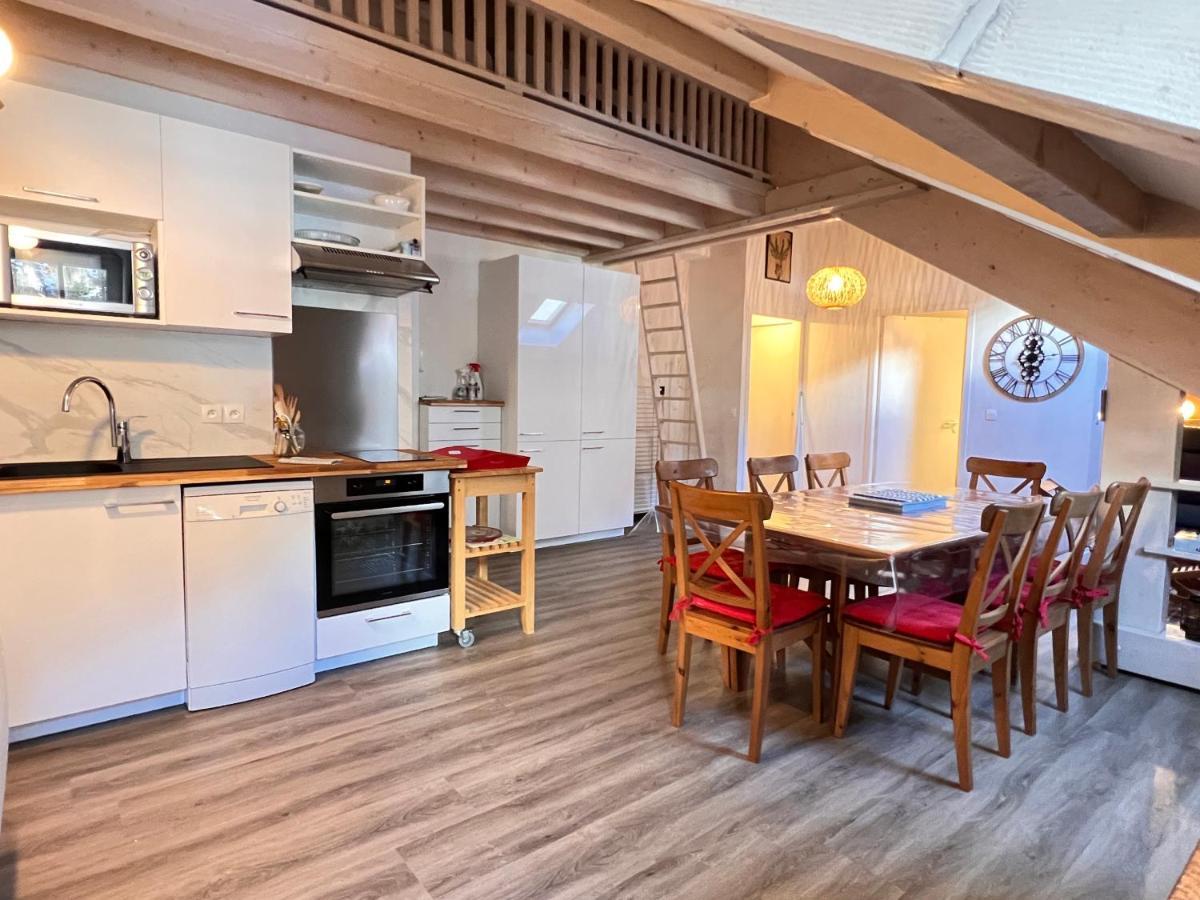 Place de la mairie T2 type loft 70m2 terrasse 35m2 Cauterets Extérieur photo