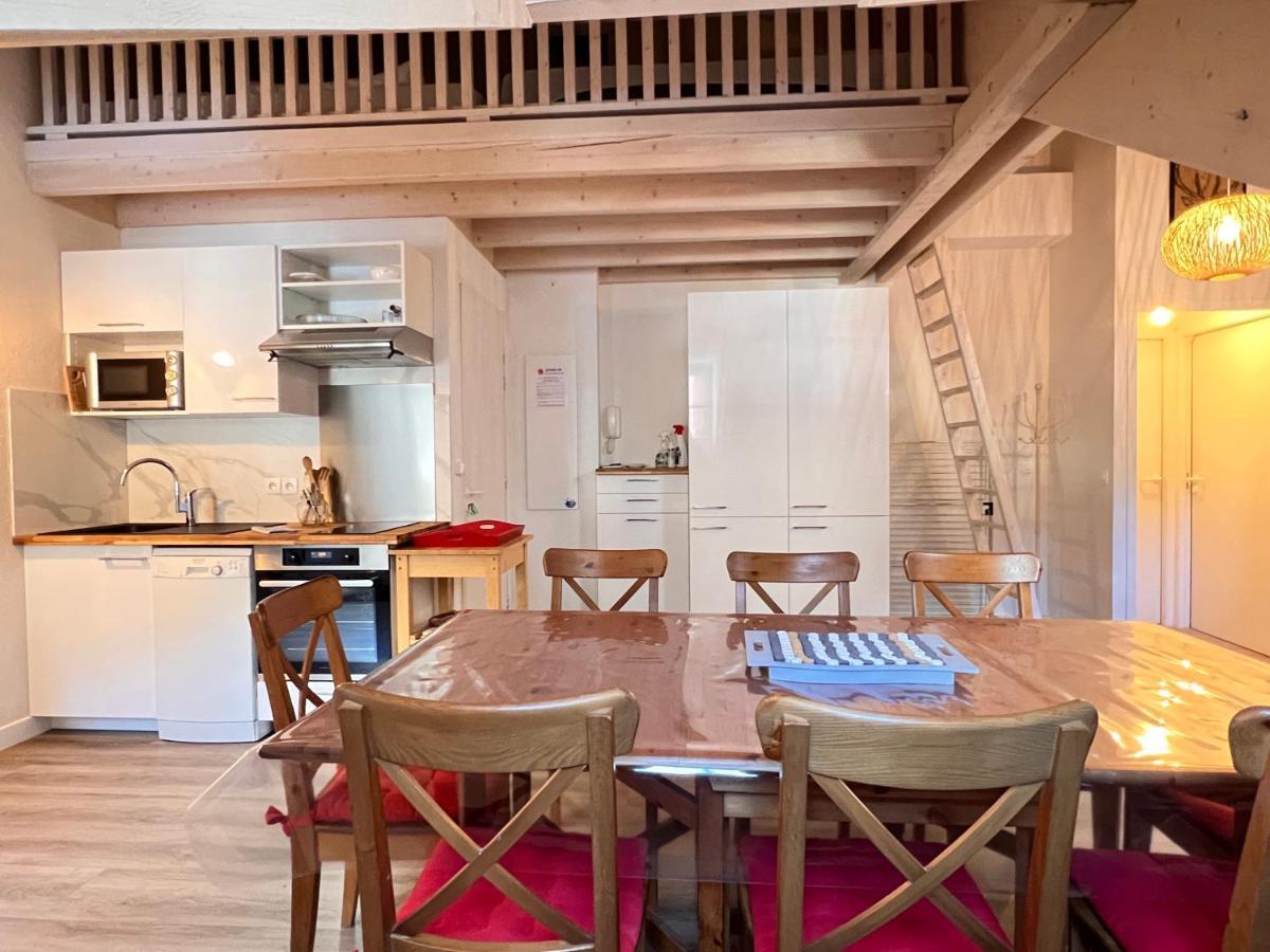 Place de la mairie T2 type loft 70m2 terrasse 35m2 Cauterets Extérieur photo
