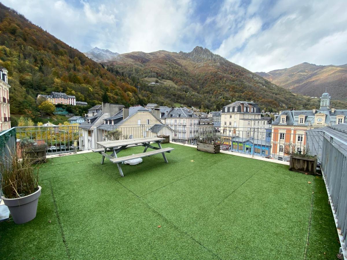 Place de la mairie T2 type loft 70m2 terrasse 35m2 Cauterets Extérieur photo