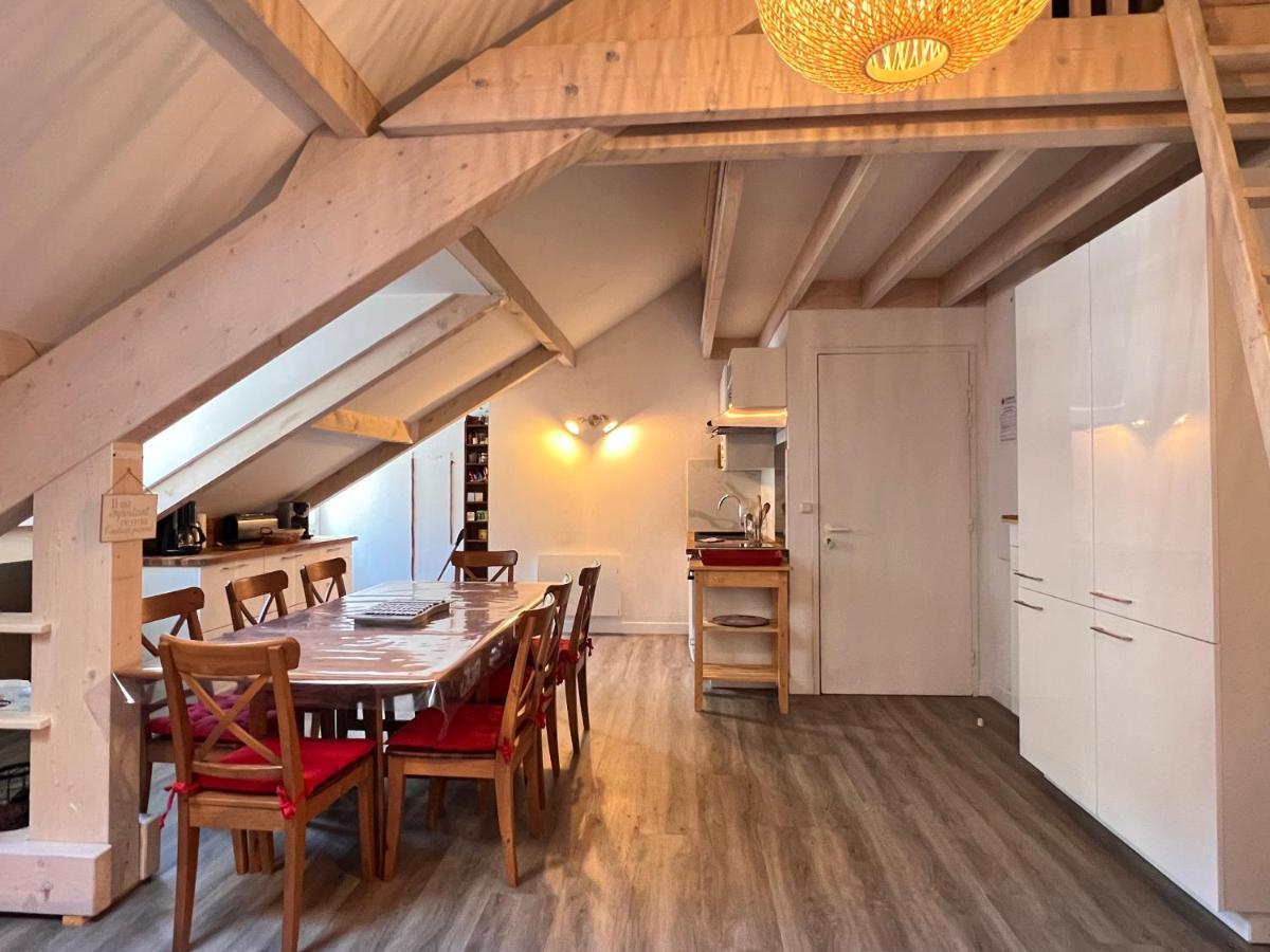 Place de la mairie T2 type loft 70m2 terrasse 35m2 Cauterets Extérieur photo